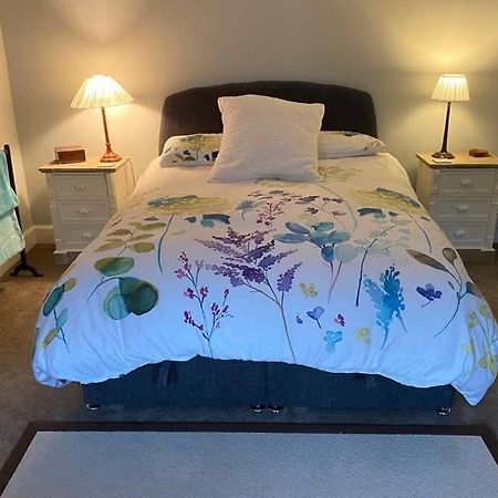 2X King Bedrooms, Private Living Room & Bathroom Thornhill  Buitenkant foto
