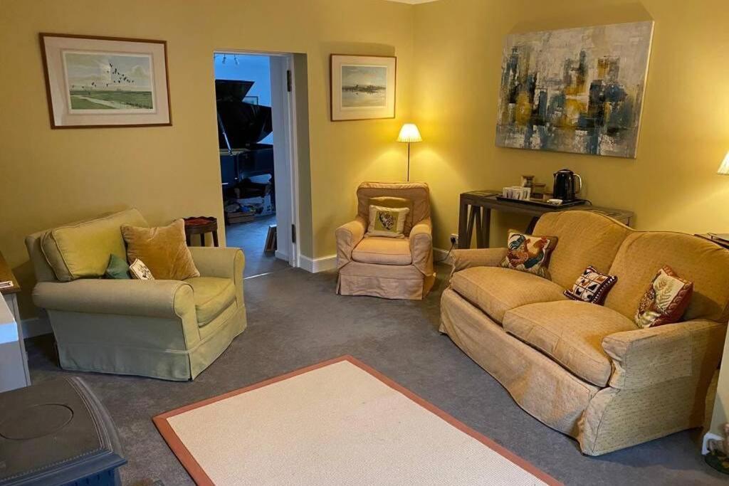 2X King Bedrooms, Private Living Room & Bathroom Thornhill  Buitenkant foto